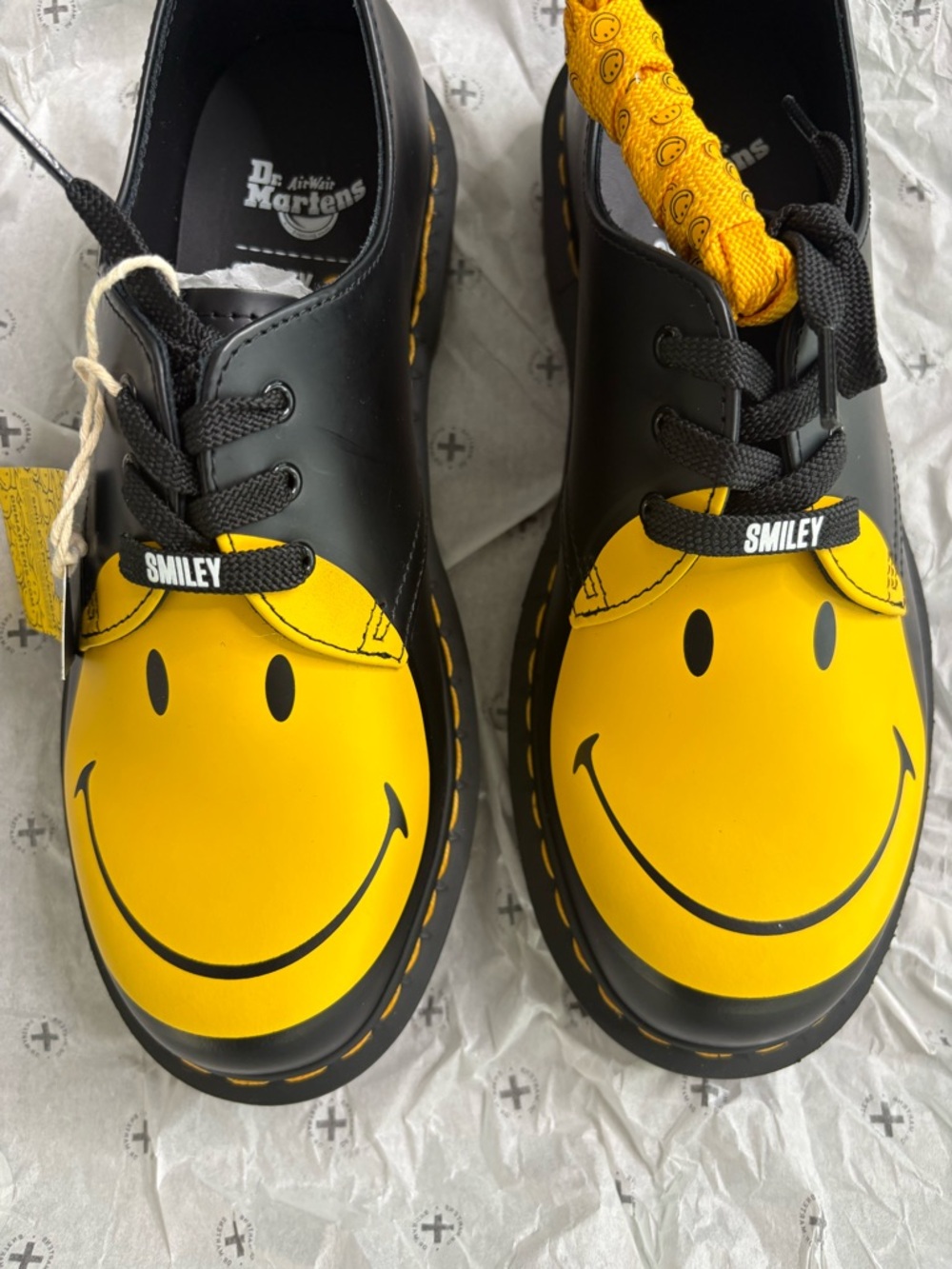 Dr Martens x Smiley 1461 Derby Black Leather Limited Edition Size 8 - Picture 16 of 16